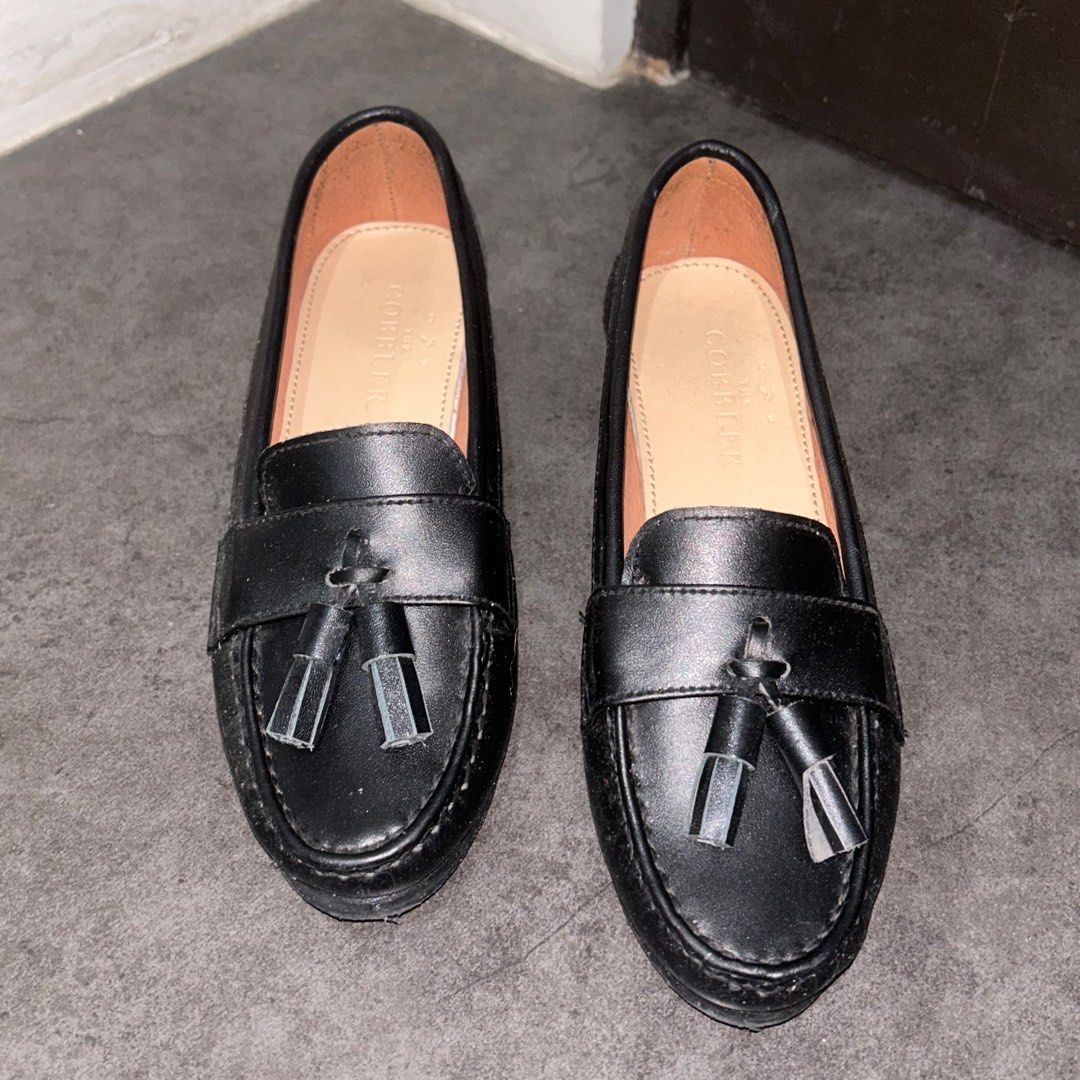 The Cobbler Loafers (Category: Loafers) located in Paranaque City. Submitted by dnlem (Listing ID 1359783500, Image 1). Description: Women’s leather shoes from The Cobbler Paige - US 6, Black Negotiable Rfs: got the wrong size.