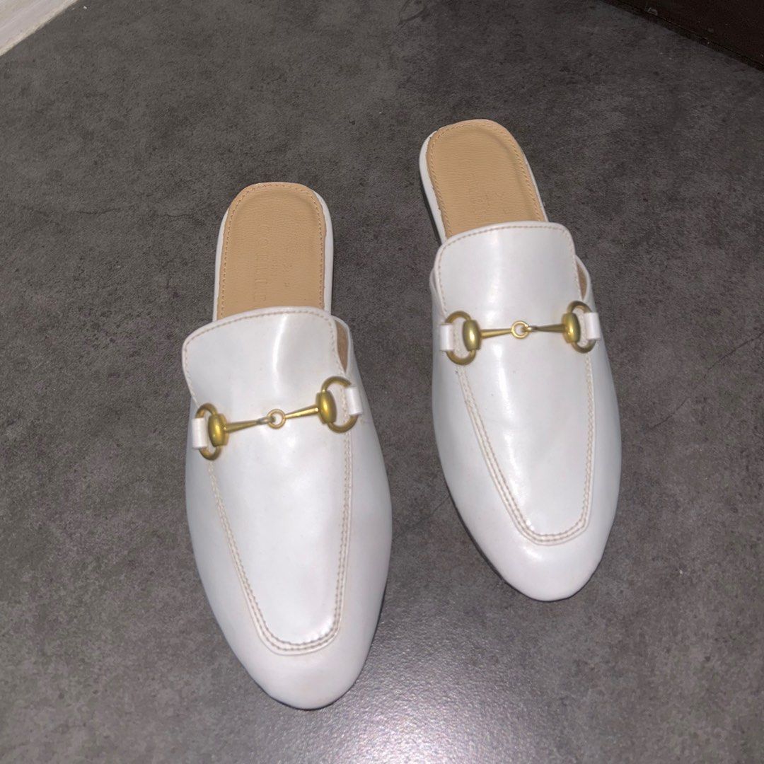 The Cobbler Mules (Category: Flats & Sandals) located in Paranaque City. Submitted by dnlem (Listing ID 1359783970, Image 1). Description: Women’s leather shoes from The Cobbler Quinn Slipper - US 7, White Negotiable Rfs: decluttering.