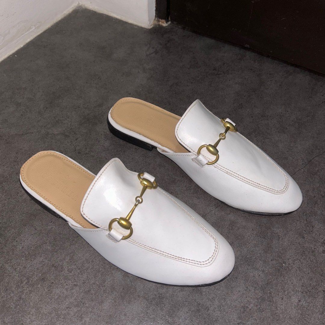 The Cobbler Mules (Category: Flats & Sandals) located in Paranaque City. Submitted by dnlem (Listing ID 1359783970, Image 2). Description: Women’s leather shoes from The Cobbler Quinn Slipper - US 7, White Negotiable Rfs: decluttering.