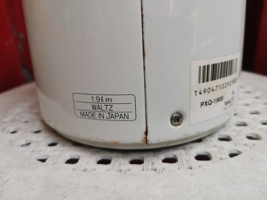 Tiger Thermos Japan (Category: Pitchers & Dispensers) located in Caloocan City. Submitted by obr58 (Listing ID 1359683583, Image 3). Description: Original Made in Japan Capacity: approximately 1 liter Hot water overnight Pump still working Slightly negotiable.