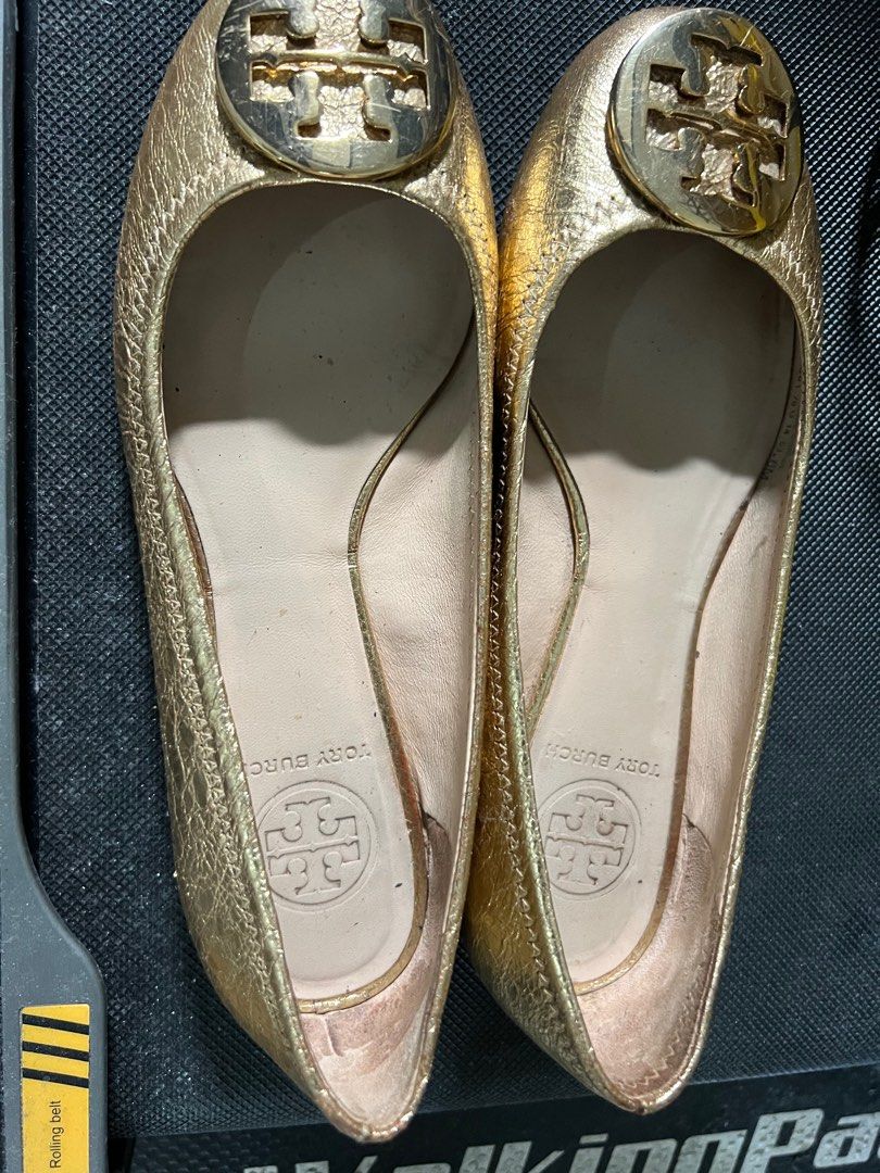 Tory Burch Ballet Soes Authentic (Category: Flats & Sandals) located in Pasig City. Submitted by bashadp (Listing ID 1359711743, Image 2). Description: Reva Ballet Saharian Gold withMetal Logo Size: 6 Original - Bought fromRustans Shangri La 13,750 pesos.