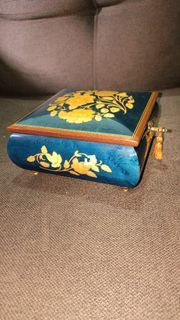 VINTAGE MUSIC JEWELRY BOX