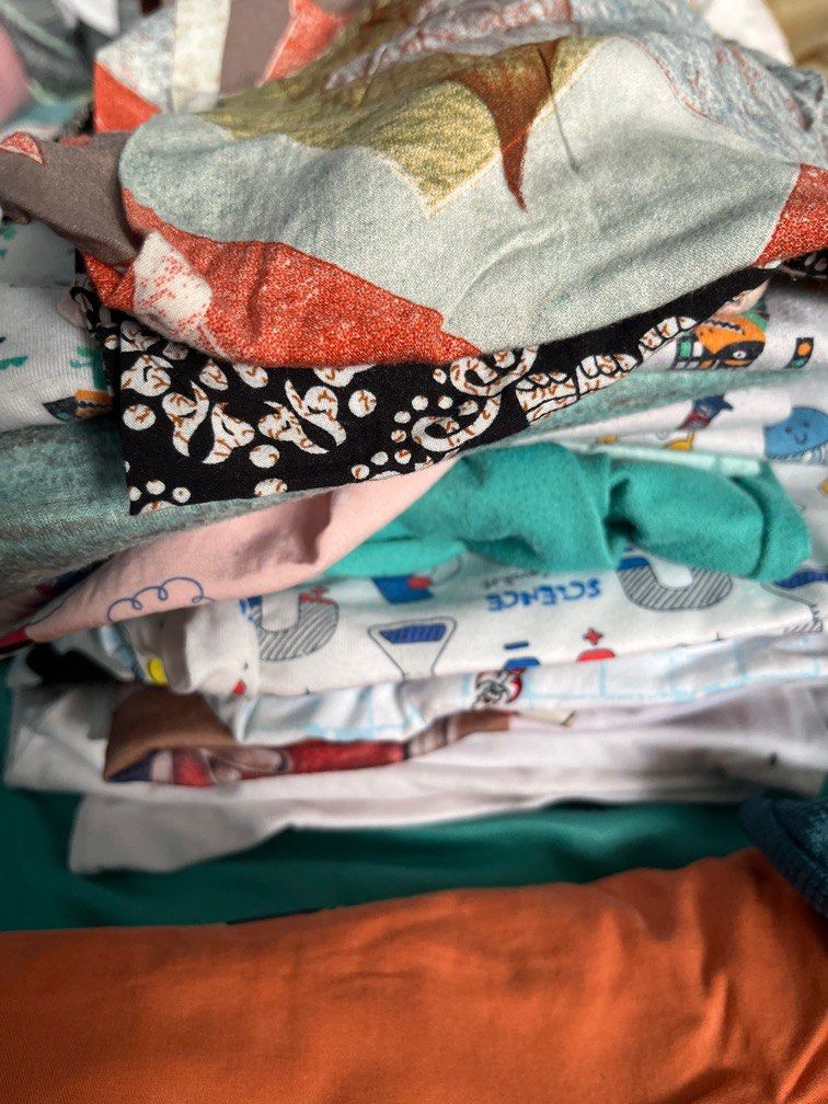 10 sets of top and bottom (Category: Babies & Kids Fashion) located in Quezon City. Submitted by adelato (Listing ID 1359911007, Image 1). Description: .