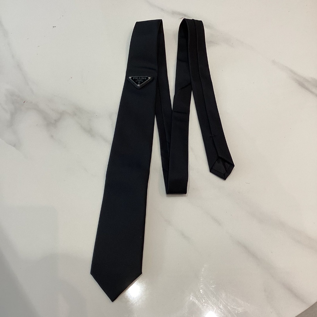 necktie prada
