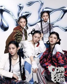 入手困難 香港NJZ complexcon 2025 A2ポスター+トレカ 入手困難 】香港NJZ complexcon 2025 A2ポスター＋トレカ - メルカリ
