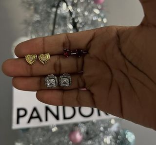 💎 SALE! PANDORA STUD EARRINGS ₱950 EACH