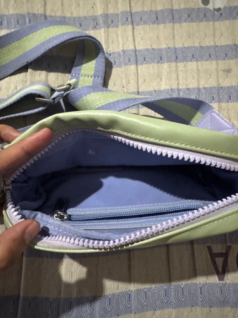 Anta Cross-body bag (Category: Cross-body Bags) located in Las Pinas. Submitted by nmordanoso (Listing ID 1359922920, Image 3). Description: .