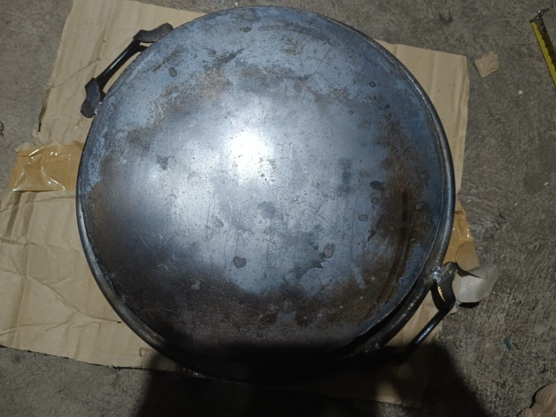 Big Iron Dumpling Pot (Category: Cookware & Accessories) located in Batangas. Submitted by baning_finds (Listing ID 1359976587, Image 3). Description: big and thick iron pot material: stainless steel. not sure what grade but It's like the one they use in burger griller.