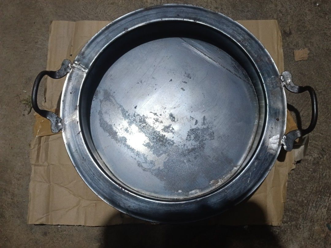 Big Iron Dumpling Pot (Category: Cookware & Accessories) located in Batangas. Submitted by baning_finds (Listing ID 1359976587, Image 1). Description: big and thick iron pot material: stainless steel. not sure what grade but It's like the one they use in burger griller.