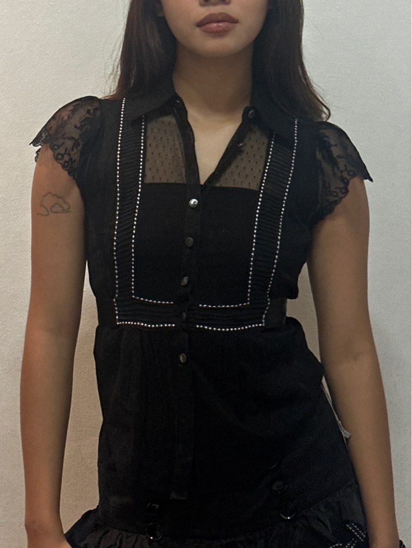 black mesh ruffled sleeves top (Category: Blouses) located in Quezon City. Submitted by charief (Listing ID 1359910070, Image 1). Description: see through, xs-m size .
