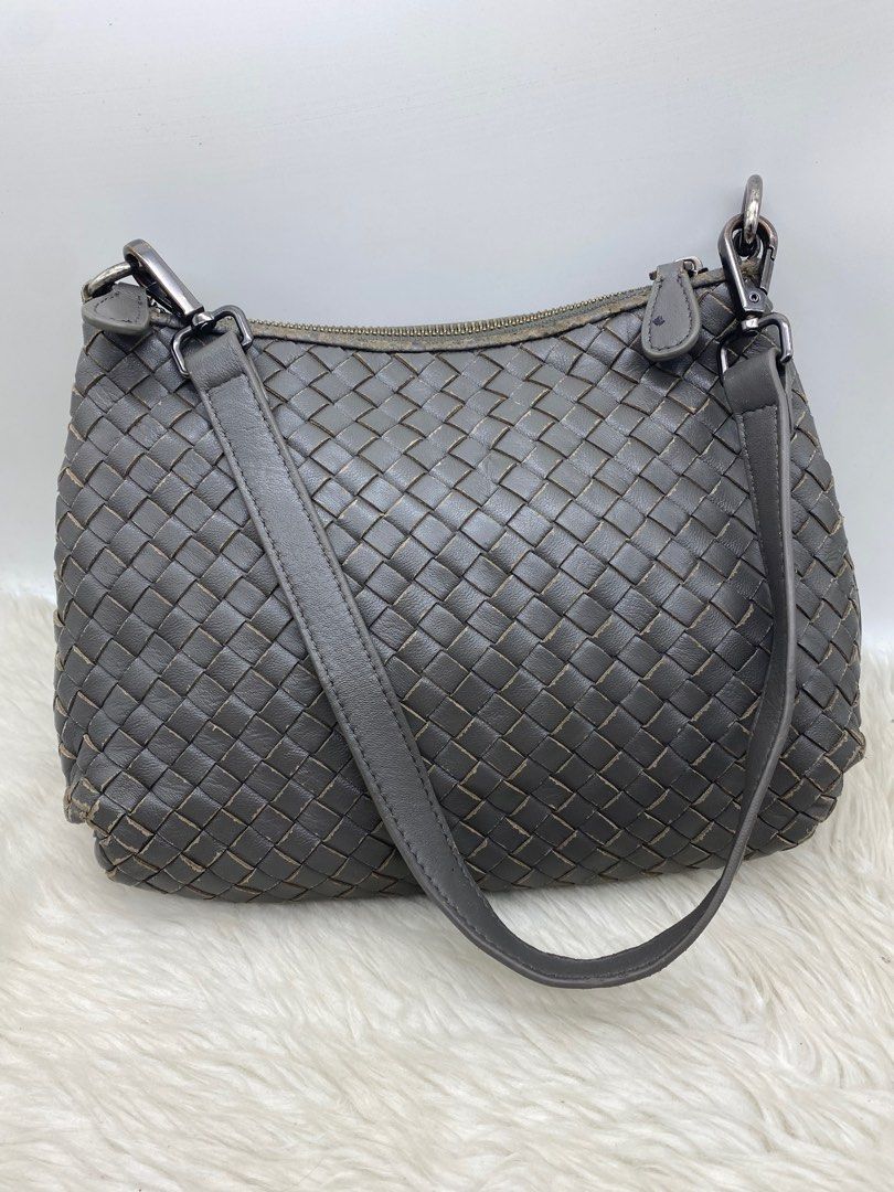 Bottega venetta kili bağ (Category: Luxury Bags & Wallets) located in Bacolod City. Submitted by chuchaystuffs (Listing ID 1359935384, Image 2). Description: Ganda pa this self with see pics kili bag .