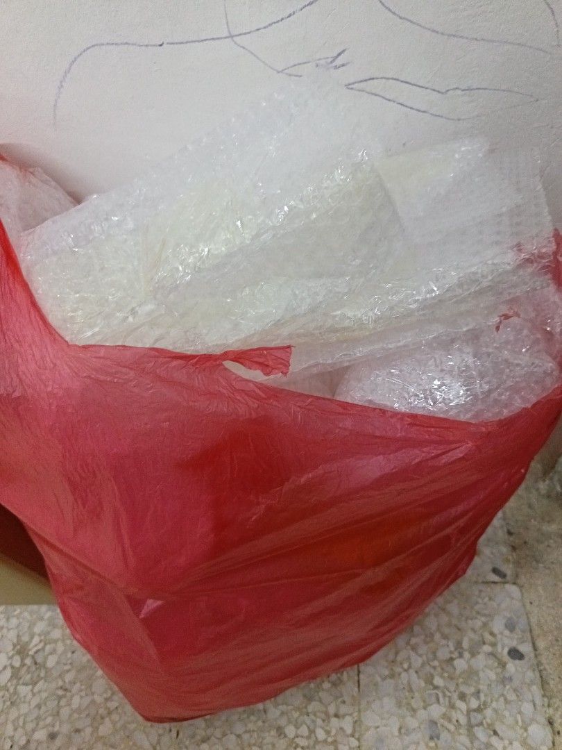 Bubble wrap (Category: Craft Supplies & Tools) located in Batu Caves. Submitted by misc3 (Listing ID 1359975159, Image 1). Description: Many plastics of used, assorted sized bubble wraps. Prefer 1 person takes all. Self pickup near Shell Petrol Station in Greenwood, Gombak.