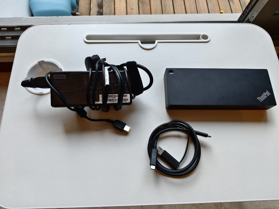 Compatible docking for Laptops (Category: Laptops & Notebooks) located in Singapore. Submitted by veysun (Listing ID 1359953734, Image 2). Description: A powerful laptop docking, supports any laptops with type C capacity 135 watts up to two monitors.