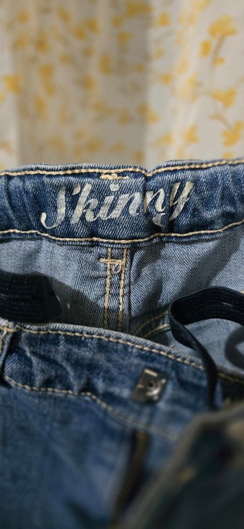 Crazy 8 skinny jeans for boys (Category: Babies & Kids Fashion) located in Manila. Submitted by jolimerl (Listing ID 1359967965, Image 2). Description: outgrown, decluttering Crazy 8 skinny jeans waist 22 in length 31 in.