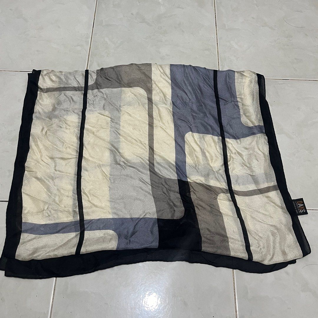 Daks Scarf (Category: Scarves) located in Butuan. Submitted by dfgthriftology2.0 (Listing ID 1359994303, Image 3). Description: .