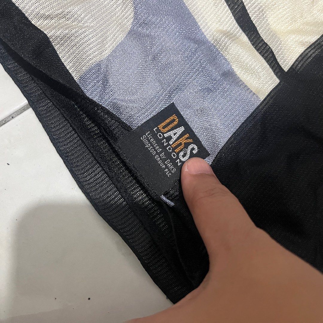Daks Scarf (Category: Scarves) located in Butuan. Submitted by dfgthriftology2.0 (Listing ID 1359994303, Image 2). Description: .