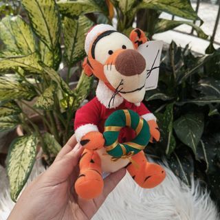 DISNEY Winnie the Pooh TIGGER Christmas Outfit with Small Wreath 6 inches Plush Toy