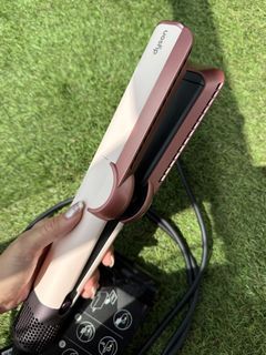 Dyson airstrait in pink and rose gold