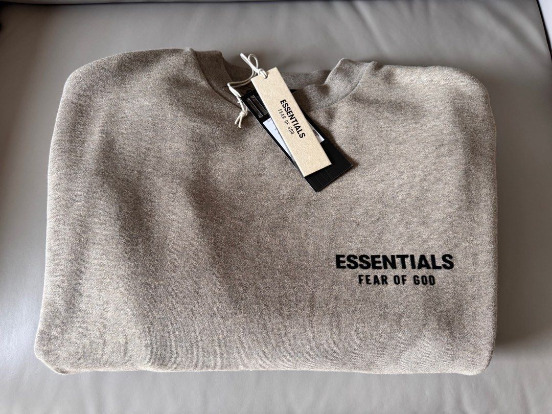 Essentials top （分類：長袖衫）位於 Hong Kong。 由 goodstart1 提交（商品編號 1359918501，圖片 1）。簡介： Essentials oversize top XXS => S or M size。