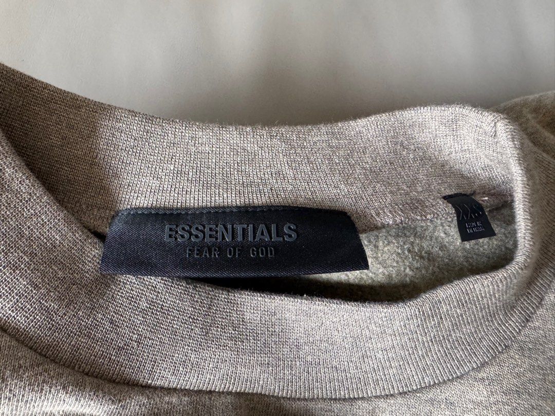 Essentials top （分類：長袖衫）位於 Hong Kong。 由 goodstart1 提交（商品編號 1359918501，圖片 5）。簡介： Essentials oversize top XXS => S or M size。