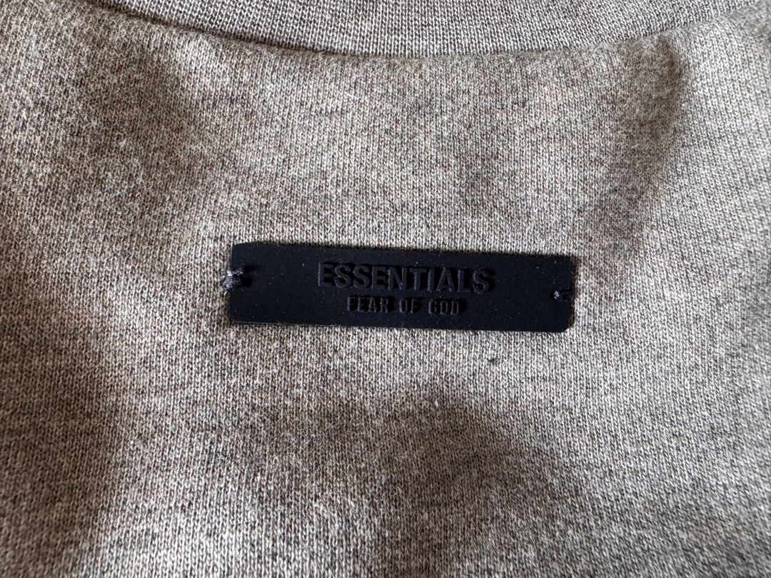 Essentials top （分類：長袖衫）位於 Hong Kong。 由 goodstart1 提交（商品編號 1359918501，圖片 4）。簡介： Essentials oversize top XXS => S or M size。