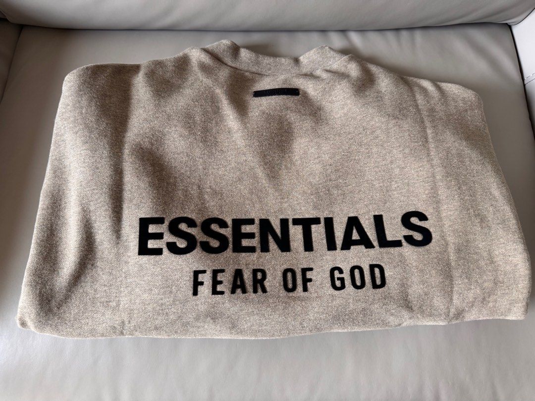 Essentials top （分類：長袖衫）位於 Hong Kong。 由 goodstart1 提交（商品編號 1359918501，圖片 2）。簡介： Essentials oversize top XXS => S or M size。