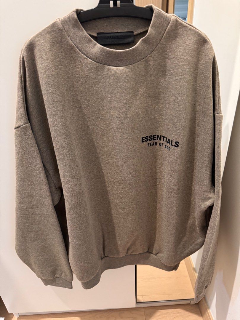 Essentials top （分類：長袖衫）位於 Hong Kong。 由 goodstart1 提交（商品編號 1359918501，圖片 3）。簡介： Essentials oversize top XXS => S or M size。