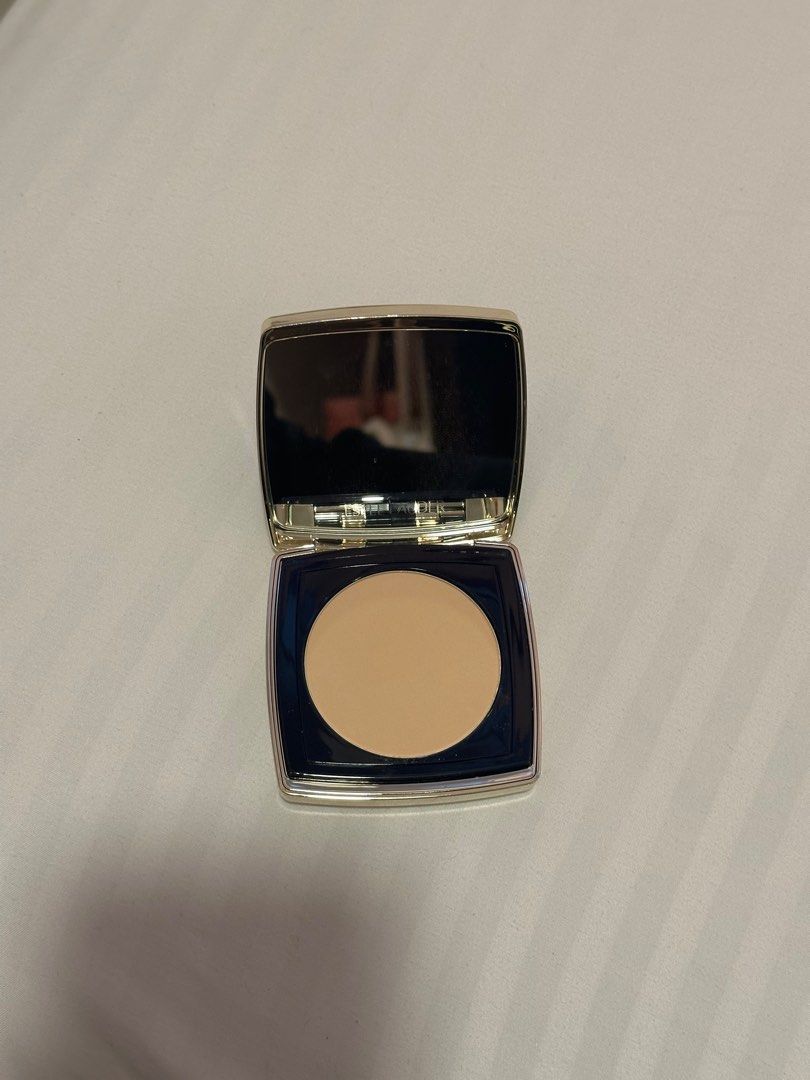 Estee Lauder Powder (Category: Makeup) located in Santa Rosa. Submitted by decluttering_. (Listing ID 1359959371, Image 2). Description: Authentic EL OG price is 5k+ Rfs: decluttering - used once only MOP: Gcash MOD: Lalamove/J&T Price is negotiatiable Comes w box.