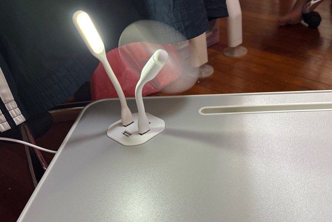 Foldable Mini Table (Category: Kids' Tables & Chairs) located in Singapore. Submitted by ilovekucing123 (Listing ID 1359891609, Image 3). Description: -height and angle is adjustable! -comes with USB light & fan -slight cracks as shown in the last picture fastdeal! letting go of this ASAP 🙏🏻.