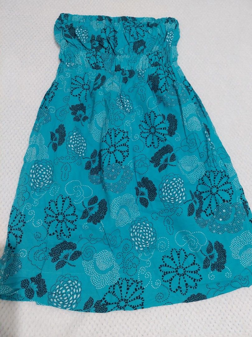 Guess Tube Dress (Category: Dresses) located in Muntinlupa City. Submitted by mildz9 (Listing ID 1360011738, Image 1). Description: Tube Dress. This is medium size but can also fit to small frames. Nice in Actual. Used 2-3x lang. RFS: Decluttering.. Lots of dresses na kasi..also lumobo na rin mukhang matatagalan pa bago bumalik sa dati kong katawan😅.
