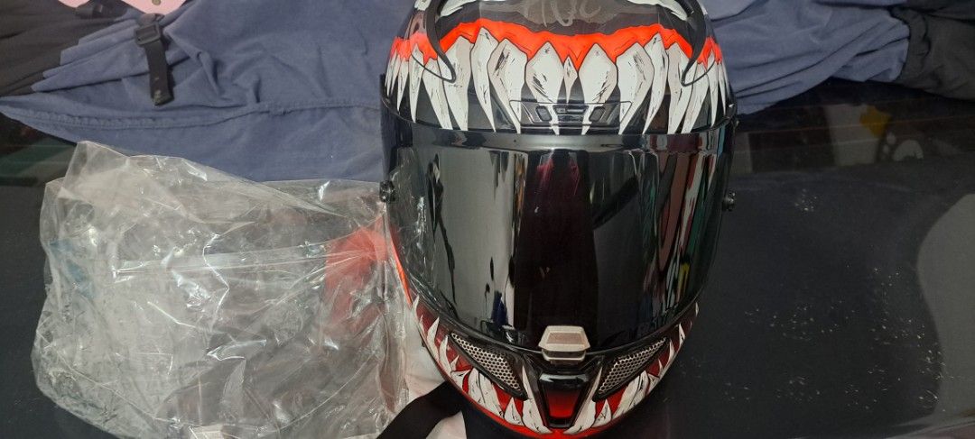Hjc rpha 11 helmet (Category: Helmets and other Riding Gears) located in Manila. Submitted by adapunmark76703 (Listing ID 1359895761, Image 1). Description: Hjc rpha 11 venom 2 P14k (bnew 29k) Medium (57-58cm) Cardo intercom not include Hjc rpha11 carbon 21k (bnew 32k) Large.