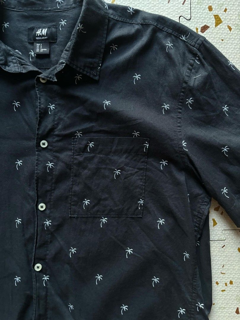 H&M Black Printed Polo (Category: Formal Shirts) located in Binan City. Submitted by agent_aaron (Listing ID 1359958276, Image 3). Description: Size: M Dimes: 19"W x 27.5"L.