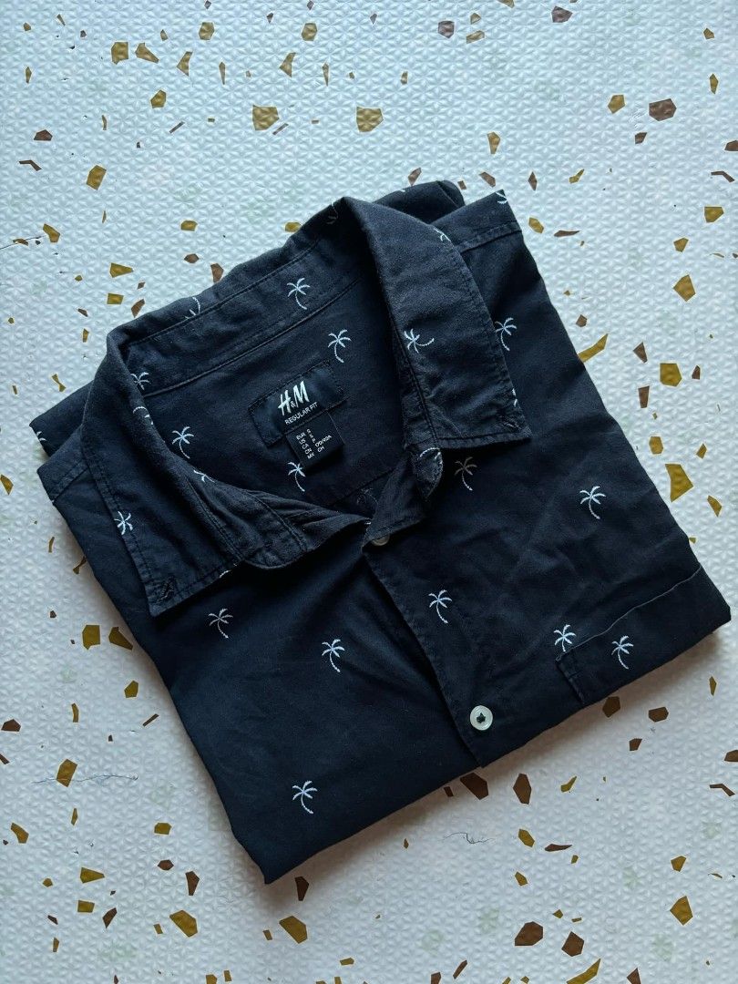 H&M Black Printed Polo (Category: Formal Shirts) located in Binan City. Submitted by agent_aaron (Listing ID 1359958276, Image 1). Description: Size: M Dimes: 19"W x 27.5"L.