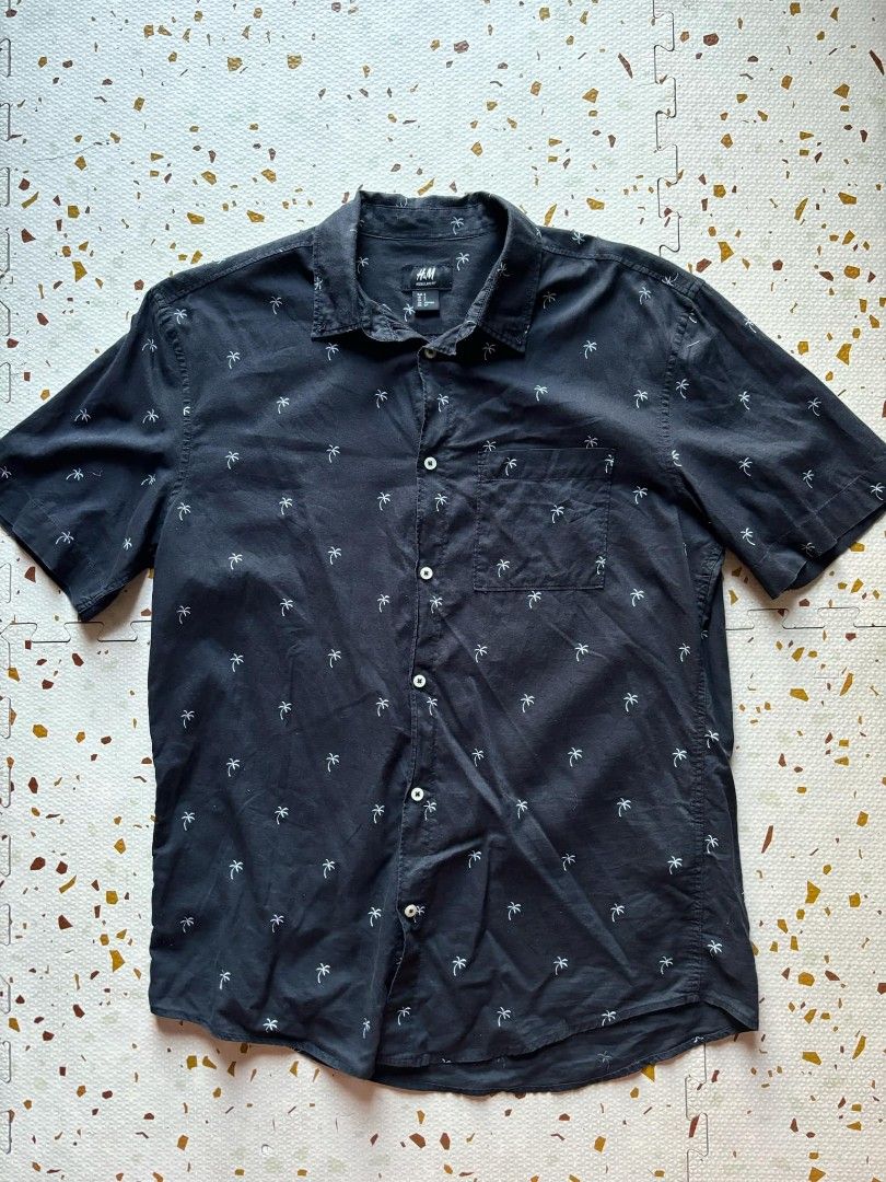 H&M Black Printed Polo (Category: Formal Shirts) located in Binan City. Submitted by agent_aaron (Listing ID 1359958276, Image 2). Description: Size: M Dimes: 19"W x 27.5"L.