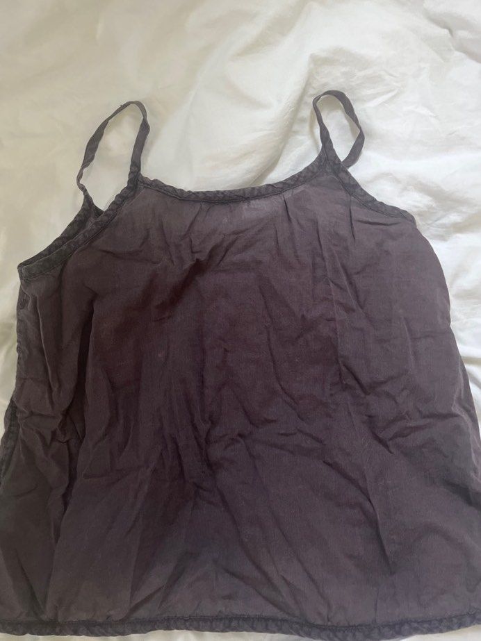 H&M Black Sleeveless (US2-US4) (Category: Sleeveless) located in Manila. Submitted by sofiaalte (Listing ID 1359872201, Image 2). Description: Black slightly sheer but bra not seen store bought top. Marked US2 but Im US4 and it fits. Very breezy. .