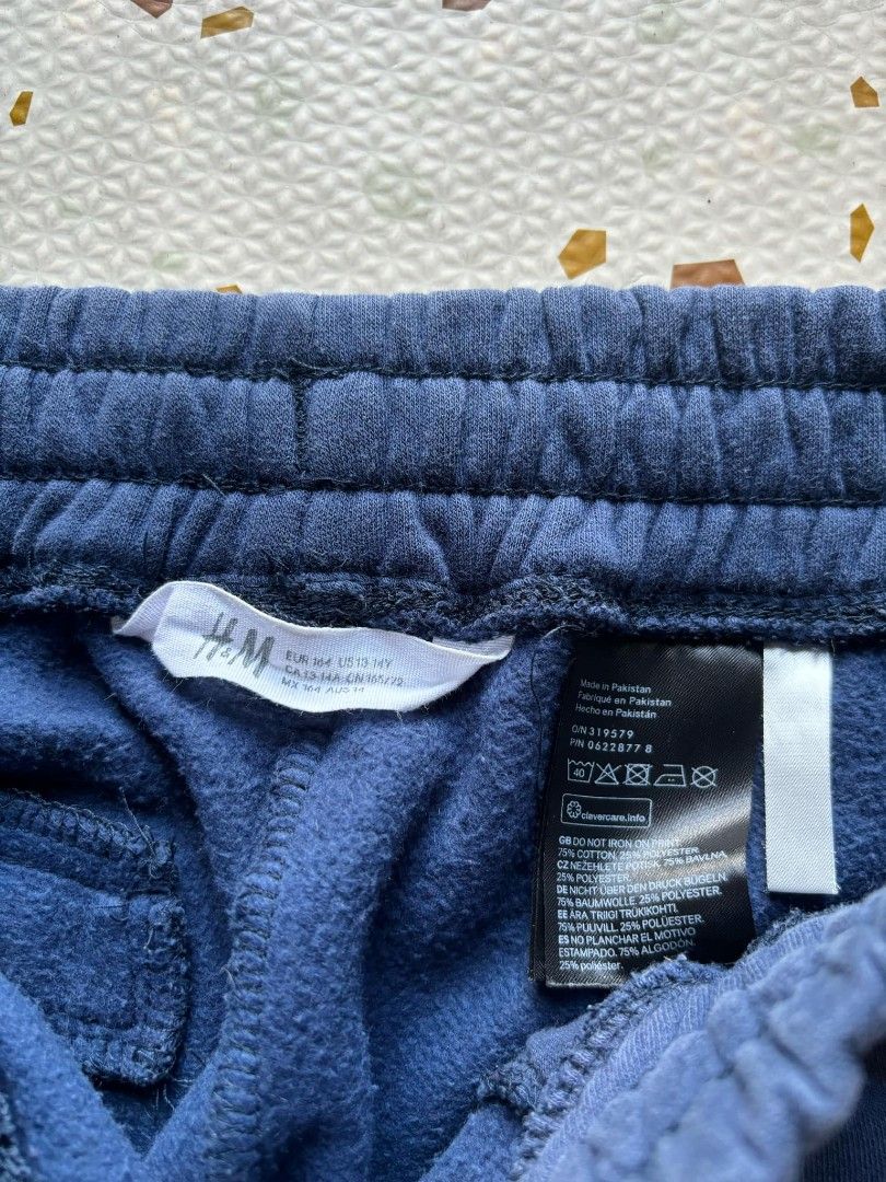 H&M Jogger Pants (Category: Joggers) located in Binan City. Submitted by agent_aaron (Listing ID 1359957272, Image 3). Description: Size: M Dimes: 30"W x 40"L.