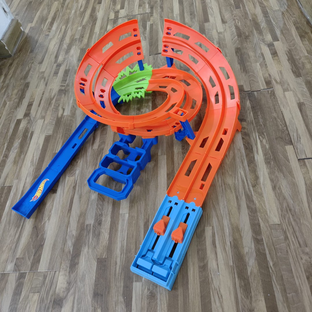 Hot wheels Action Loop Cyclone Action, Hobbies & Toys, Toys & Games on ...