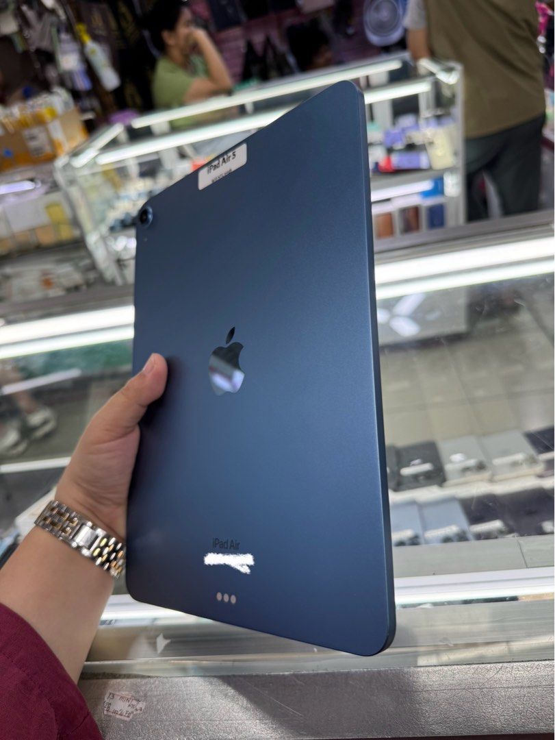 Ipad Air 5 64gb Wifi No issue w/ box (Category: iPad) located in San Juan City. Submitted by javedsgadgetshop (Listing ID 1359964856, Image 2). Description: INSTALLMENT OPTIONS : SPAY LATER / GGIVES / CREDIT CARD! WE BUY AND SELL SO PWEDE MAGBINTA OR SWAP ! Quick Specs : Ipad Air 5 •64gb •NTC Variant •Good batt health •Wifi Only •95% Smoothness •No hidden issue | No Repaired •100% Authentic | Not Refurbished •w/ OEM Charger & store warranty ❣️ - 