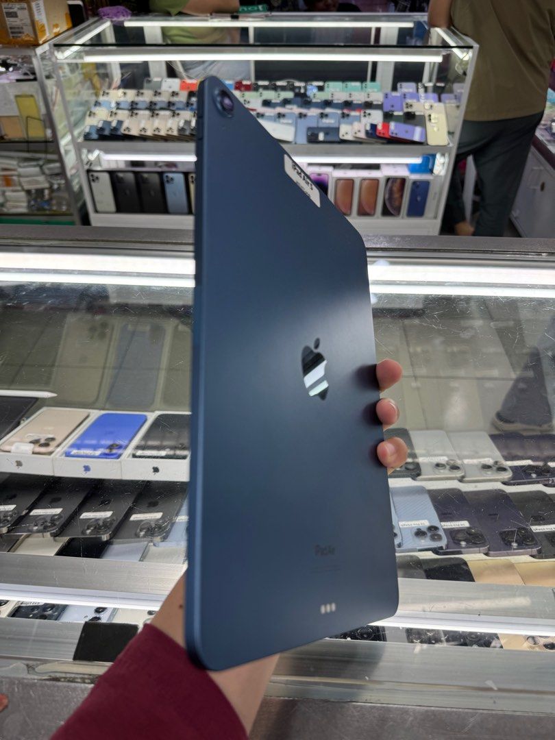 Ipad Air 5 64gb Wifi No issue w/ box (Category: iPad) located in San Juan City. Submitted by javedsgadgetshop (Listing ID 1359964856, Image 3). Description: INSTALLMENT OPTIONS : SPAY LATER / GGIVES / CREDIT CARD! WE BUY AND SELL SO PWEDE MAGBINTA OR SWAP ! Quick Specs : Ipad Air 5 •64gb •NTC Variant •Good batt health •Wifi Only •95% Smoothness •No hidden issue | No Repaired •100% Authentic | Not Refurbished •w/ OEM Charger & store warranty ❣️ - 