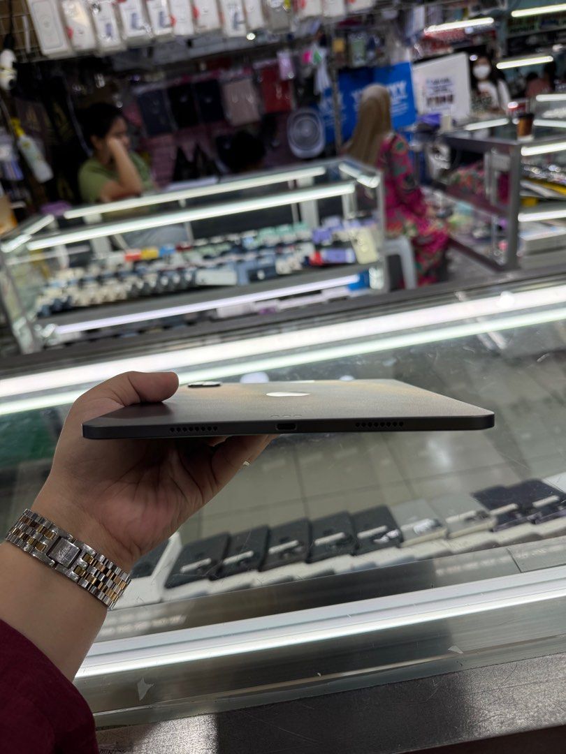 Ipad Pro M1 256gb 11inch Wifi No issue (Category: iPad) located in San Juan City. Submitted by javedsgadgetshop (Listing ID 1359963745, Image 2). Description: INSTALLMENT OPTIONS : SPAY LATER / GGIVES / CREDIT CARD! WE BUY AND SELL SO PWEDE MAGBINTA OR SWAP ! Quick Specs : Ipad Pro M1 11' •256gb •NTC Variant •Good batt health •Wifi Only •95% Smoothness •No hidden issue | No Repaired •100% Authentic | Not Refurbished •w/ OEM Charger & store warran