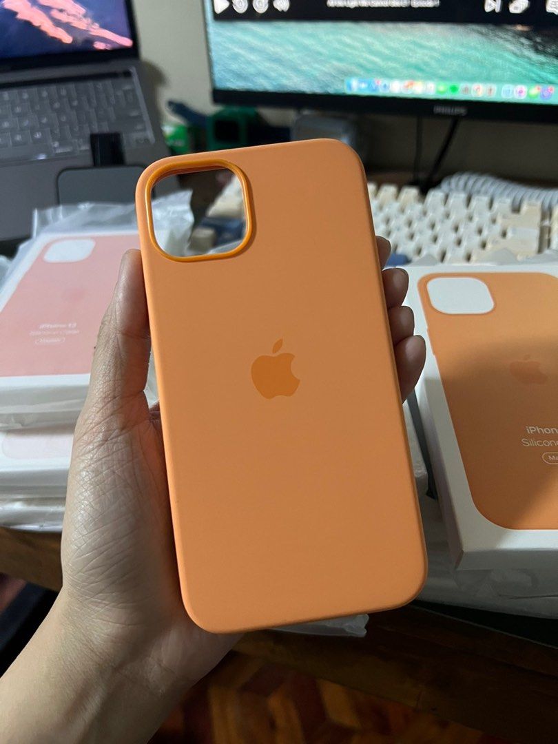 iPhone 13 Magsafe Silicone Case (Category: Cases & Sleeves) located in Manila. Submitted by ceeyashop (Listing ID 1359886260, Image 1). Description: Pm me, Available on hand [ Other colors are also available ] Lalamove,Grab,J&T COD will do!.