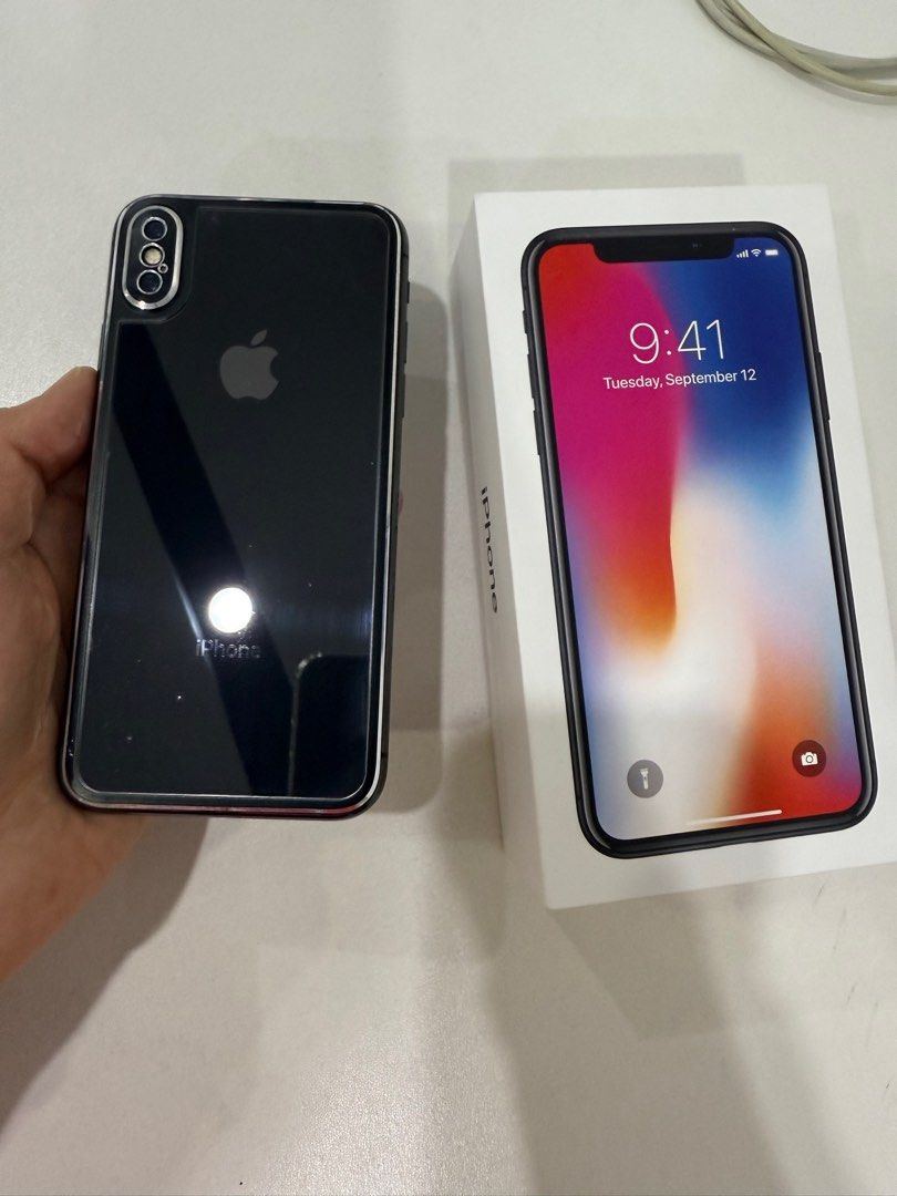 iPhone X 256GB Factory Unlocked (Category: iPhone X Series) located in Quezon City. Submitted by 18john (Listing ID 1360025753, Image 3). Description: 256GB Unlocked Unit in Box Model M -bought new , 1st owner No dents, minimal signs of usage All original parts - Battery health 67% Phone and box only .