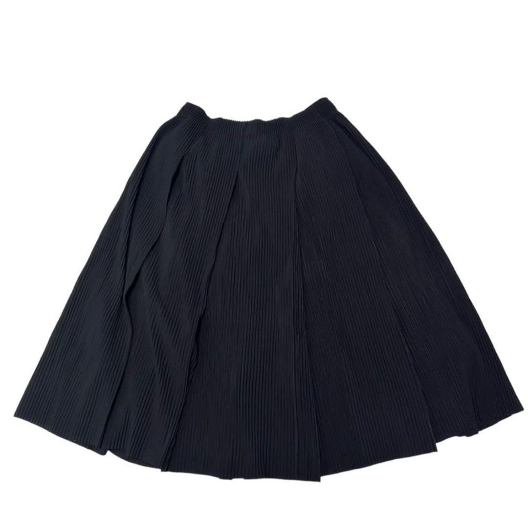 Issey Miyake Pleated Skirt (Category: Skirts) located in Davao. Submitted by everythingisverynice (Listing ID 1359943233, Image 2). Description: Bought here from caro also Waist: 26-36 inches Length: 26 inches .