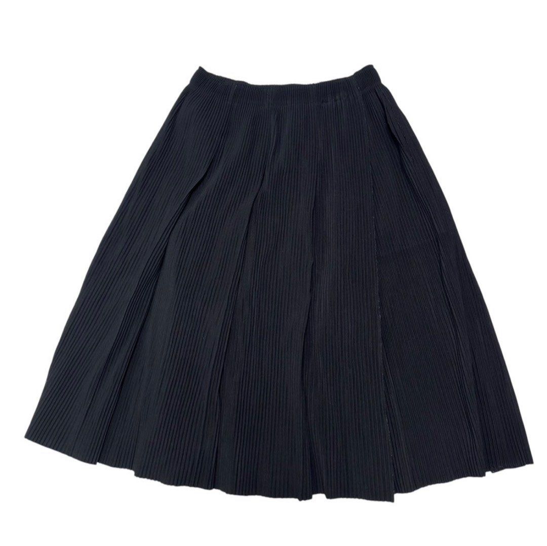 Issey Miyake Pleated Skirt (Category: Skirts) located in Davao. Submitted by everythingisverynice (Listing ID 1359943233, Image 1). Description: Bought here from caro also Waist: 26-36 inches Length: 26 inches .