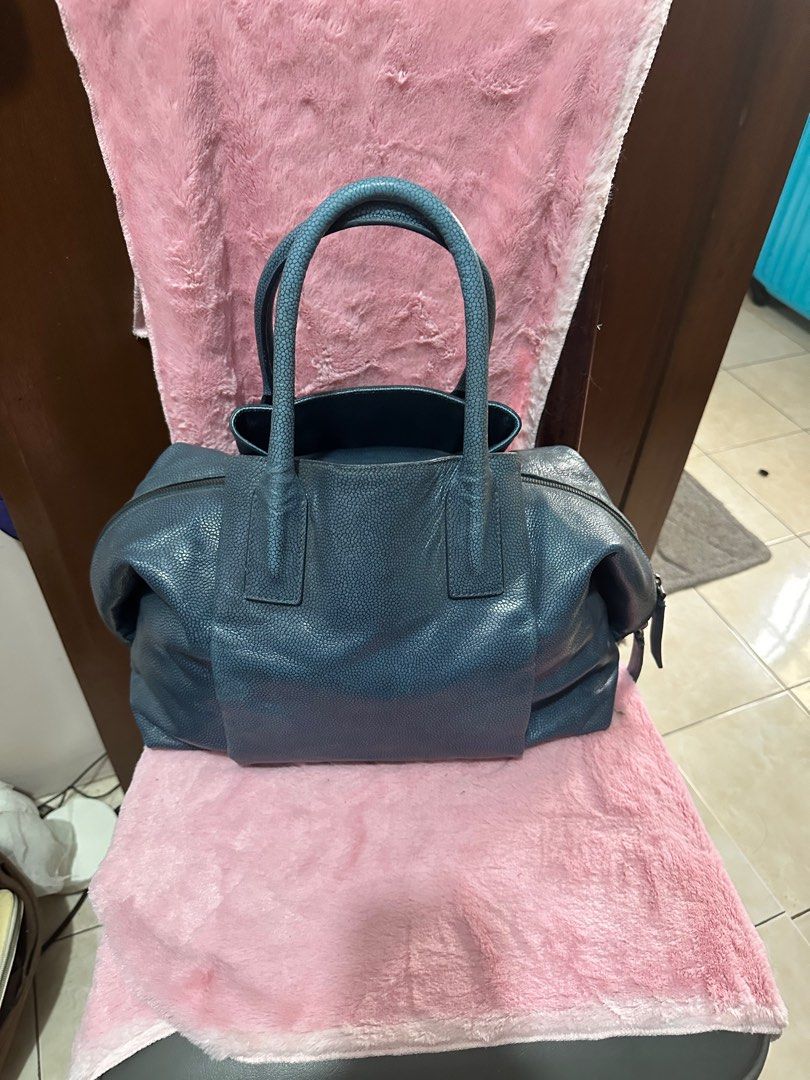 Kuho Japan Bag (Category: Luxury Bags & Wallets) located in Cavite. Submitted by jingvillegas (Listing ID 1359975415, Image 2). Description: Original Kuho Japan Bag.