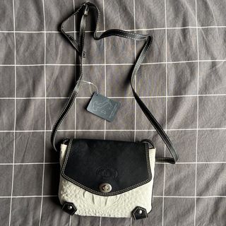(Category: ) located in . Submitted by flygirlfinds (Listing ID 1359848211, Image 1). Description: .