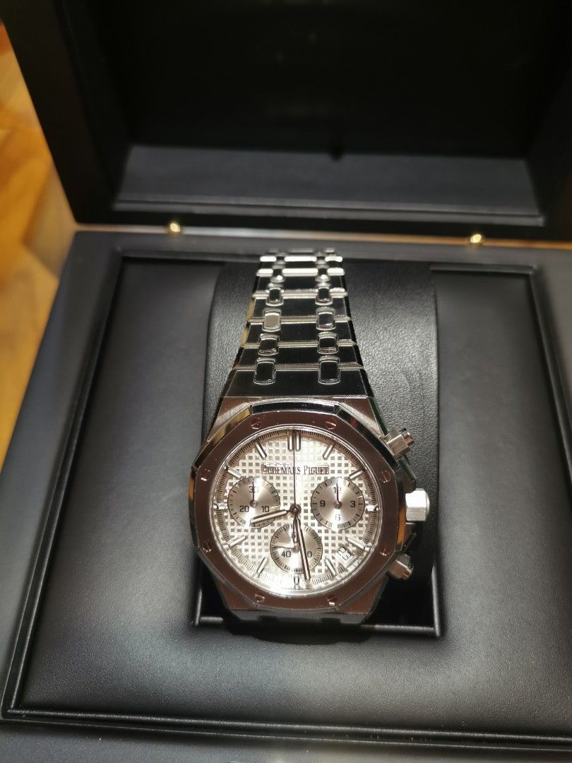 Limited Edition 50th Anniversary Audemars Piguet - The Royal Oak Selfwinding Chronograph. 26240ST.OO.1320ST.03 SILVER (Category: Watches) located in Singapore. Submitted by omhma23 (Listing ID 1359977378, Image 3). Description: Audemars Piguet Royal Oak Selfwinding Chronograph 26240ST.OO.1320ST.03 Silver Dial “50th Anniversary” 41mm Stainless Steel Men’s Watch WATCH SPECIFICATIONS Brand: Audemars Piguet Reference Number: 26240ST.OO.1320ST.03 Coll