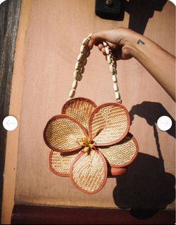 (Category: ) located in . Submitted by issas_closet (Listing ID 1359859379, Image 1). Description: .