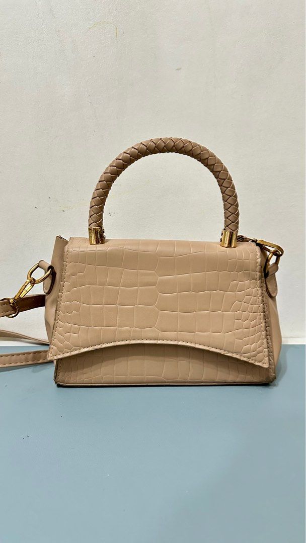 Pre-loved Shein Beige Sling Bag (Category: Cross-body Bags) located in Quezon City. Submitted by trishystuff (Listing ID 1359941133, Image 1). Description: Disclaimer: - Color might be slightly different from actual due to camera/screen settings. Mode of payment: Bank transfer or Gcash Note: Shipping via Grab or Lalamove ONLY. Fee care of buyer..