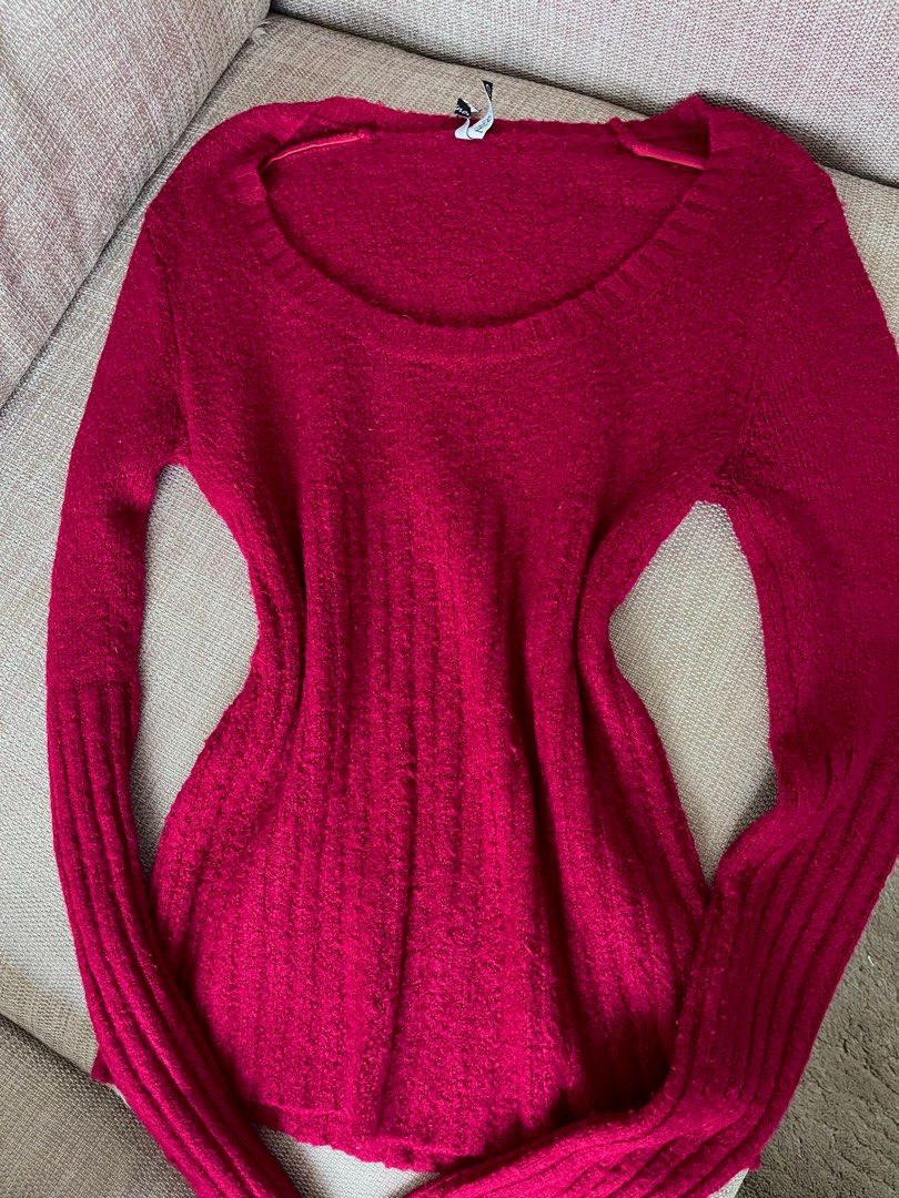 Red/maroon knitted sweater (Category: Longsleeves) located in Pasay City. Submitted by robinesbin (Listing ID 1359902675, Image 1). Description: Fits XS-M Comfortable material! Perfect for office siren fits💼.